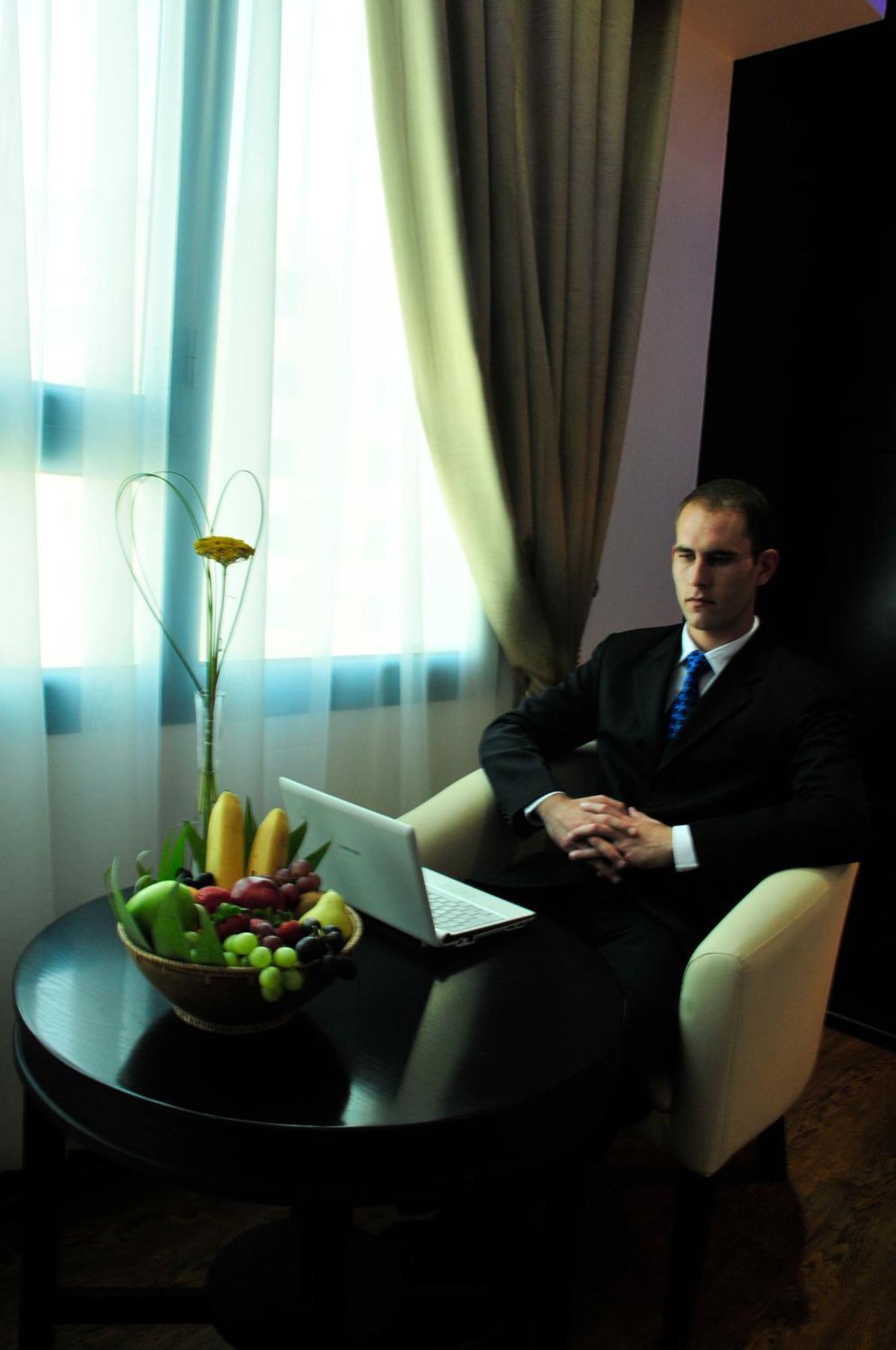 The Olive Hotel, Juffair Манама Экстерьер фото