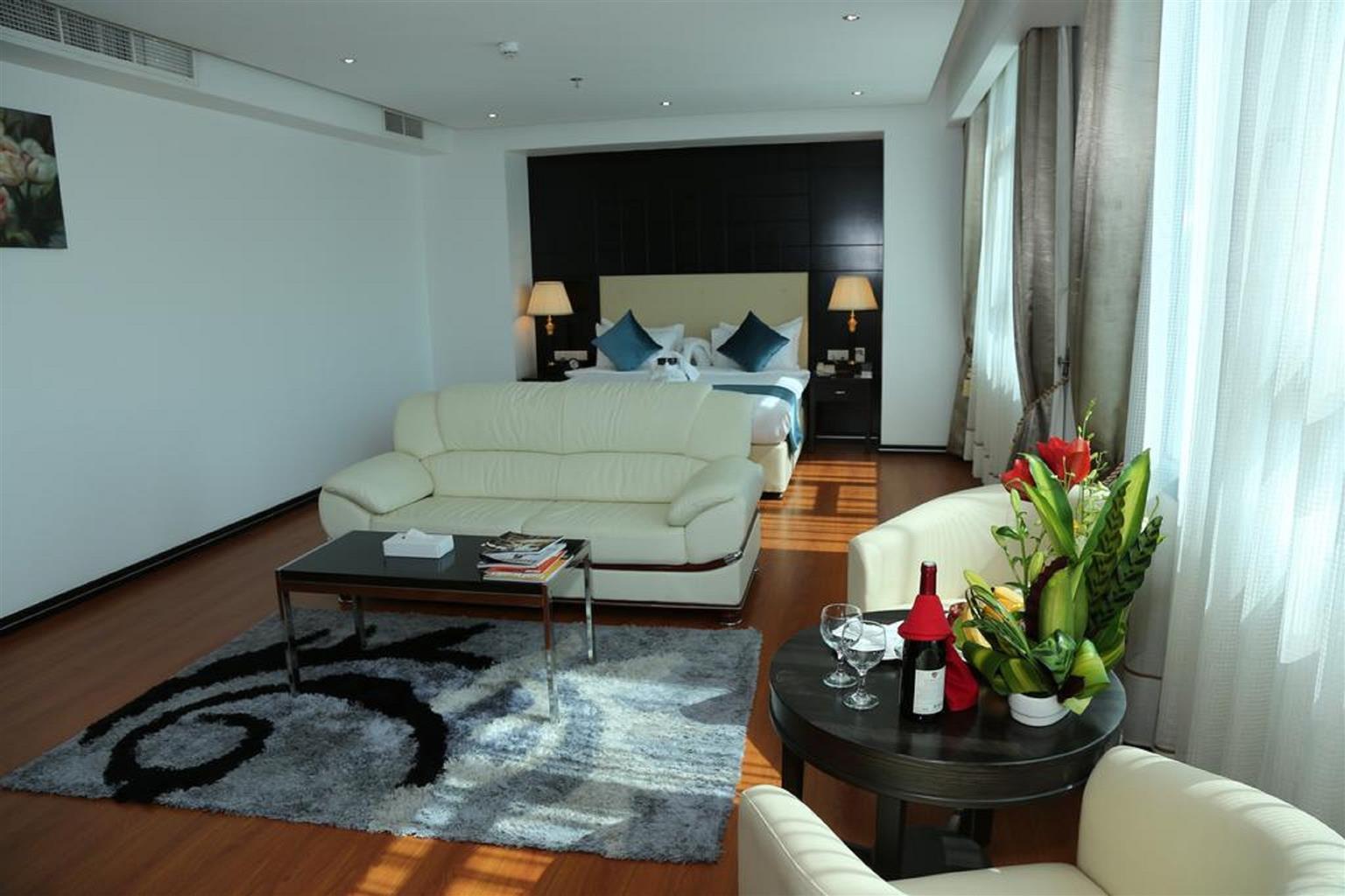 The Olive Hotel, Juffair Манама Экстерьер фото